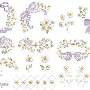 Pode incluir: Um conjunto de desenhos de bordado com margaridas e laços em vários arranjos. Os desenhos incluem coroas, bordas e elementos individuais. O texto "Bem me quero" também está incluído.