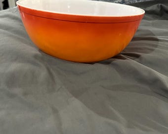 Vintage Pyrex Flameglo 404 4 quart mixing bowl