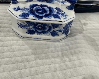 Vintage Blue White Porcelain Trinket Box: Hand-Painted Floral Octagonal Lid
