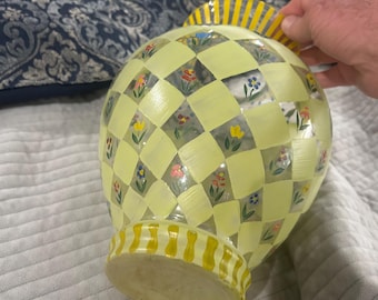 Tracy Porter Hand-Painted Yellow Lattice Floral Glass Vase – 1990s Collection
