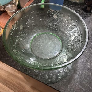 Okänd tillverkare grön juldekorativ skål med tryck - Possible Arcoroc France Minos Jade salladsskål