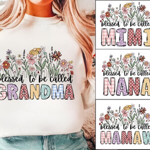 Könnte beinhalten: Weißes Sweatshirt mit dem Text "blessed to be called GRANDMA" in bunten, gemusterten Buchstaben, umgeben von einem floralen Design. Zusätzliche Designs zeigen "MIMI", "NANA" und "MAMAW" mit floralen Akzenten.