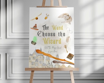 Puede incluir: Un cartel blanco con una ilustración de acuarela de un castillo, una varita mágica, un sombrero, un libro, una llave, una pluma, un par de gafas, un búho y una poción. El texto en el cartel dice "The Wand Choose the Wizard Select the Magic Wand of your choice!"