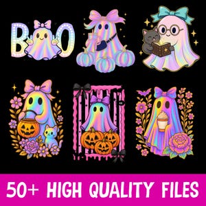 K&ouml;nnte beinhalten: Eine Sammlung farbenfroher Halloween-Illustrationen mit Geistern, K&uuml;rbissen und floralen Elementen. Die Geister sind mit Schleifen und Accessoires geschm&uuml;ckt. Das Wort "BOO" wird mit einem Geist im "O" geschrieben. Der untere Teil des Bildes lautet "50+ HIGH QUALITY FILES".