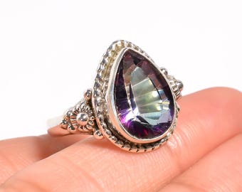 Anillo de topacio místico arcoíris de talla pera en plata de ley 925: estilo bohemio