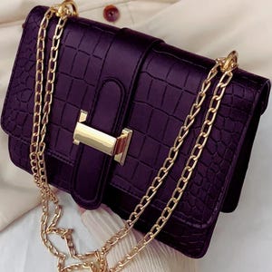 Bolso bandolera de piel sintética con cadena y diseño de piedras negras de lujo para mujer