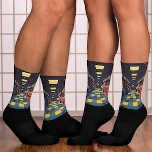 Retro Arcade Gamer Socks – 80s Pixel Art Vaporwave Crew Socks – Vintage Gaming Aesthetic Gift for Men & Women – Fun Geeky Accessories