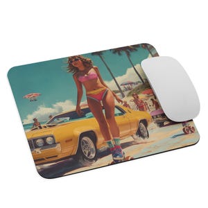 Retro Strand Maus Pad | 70er Jahre Ästhetische Schreibtischmatte | Vintage Surf und Skate Design | Coole Büroeinrichtung | Große & kleine Größen | Geschenk für Gamer