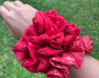 Festive Red Scrunchie set, holiday scrunchies, girls scrunchies, stocking stuffers, gifts for Christmas, holiday gifts, scrunchies