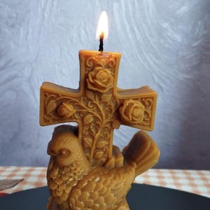 Vela en forma de cruz de cera de abeja / Aroma natural a miel, decoración de Pascua