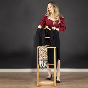 voiturier en bois | Cintre pour costume de majordome muet | Portemanteau | Service de voiturier | Portemanteau | Design d&#39;intérieur | Décoration d&#39;intérieur vintage