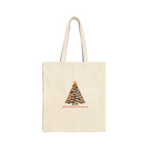 Borsa tote con motivo albero di Natale e libri impilati / Borsa tote in tela "Tutto prenotato per Natale"