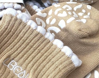 Tan pilates sock with white bubble hem and animal print grips