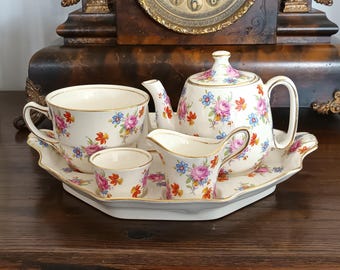 Impresionante y fabuloso juego de desayuno de cerámica inglesa Royal Winton Grimwades Countess Rose Spray Chintz, muy raro, de la década de 1940, en excelente estado.