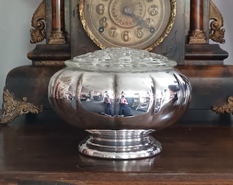 Precioso jarrón grande de cristal con pedestal y soporte para flores, chapado en plata y de la marca canadiense Marlboro, de E P Cooper, de la década de 1950, en excelente estado.