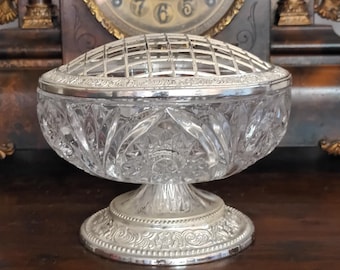 Precioso jarrón grande de cristal con pedestal chapado en plata inglesa de época, de Mayell, muy decorativo, de la década de 1950, en excelente estado.