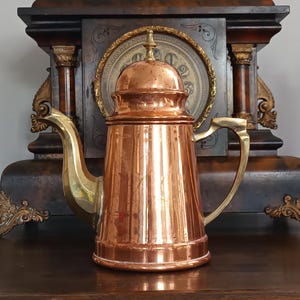 Fabulous beautiful Victorian  era  English hand made lidded Copper and  brass Coffee chocolate pot brass handle C1880s in lovely condition