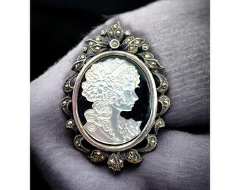 Broche con camafeo Art Déco de plata de ley y colgante de nácar y marcasita