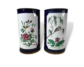 Par de 2 jarrones de metal esmaltado pintados a mano con motivos florales de pájaros, estilo vintage chino.