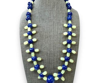 Collar vintage de cuentas de cerámica azul con vidrio brillante de uranio verde, cierre de gancho de 54 cm