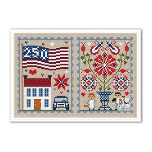 Op de afbeelding: Kruissteek sampler met een patriottisch thema. Het linkerpaneel toont een huis, de Amerikaanse vlag met het nummer 250 en een auto. Het rechterpaneel toont een bloemenontwerp, een stel en de tekst "iMood Stitching".