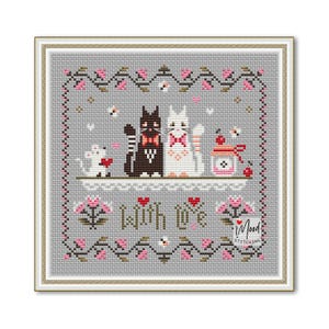 以下が含まれることがあります： 黒い猫、白い猫、赤いハートを持ったネズミを特徴とするクロスステッチパターン。猫は蝶ネクタイを着用し、ネズミは赤いハートを持っています。パターンは花のボーダーで囲まれており、中央には「With Love」というテキストがあります。パターンはMood Stitchingからです。