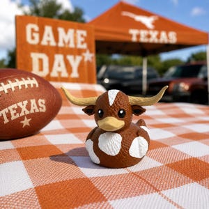 Decoración para el tablero del Texas Longhorn Duck, regalo coleccionable para estudiantes universitarios, accesorio para el escritorio de la residencia estudiantil, recuerdo para fanáticos del fútbol americano. imagen 12