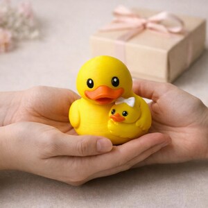 Nursery Duck Ornament Mother Baby Figurine Protective Parent Sculpture Desk Decoration Shelf Display Piece Mother Day Gift Idea Maternal Bond Symbol Family Connection Representation Sentimental Keepsake Item 3D Printed Design Cute Animal
