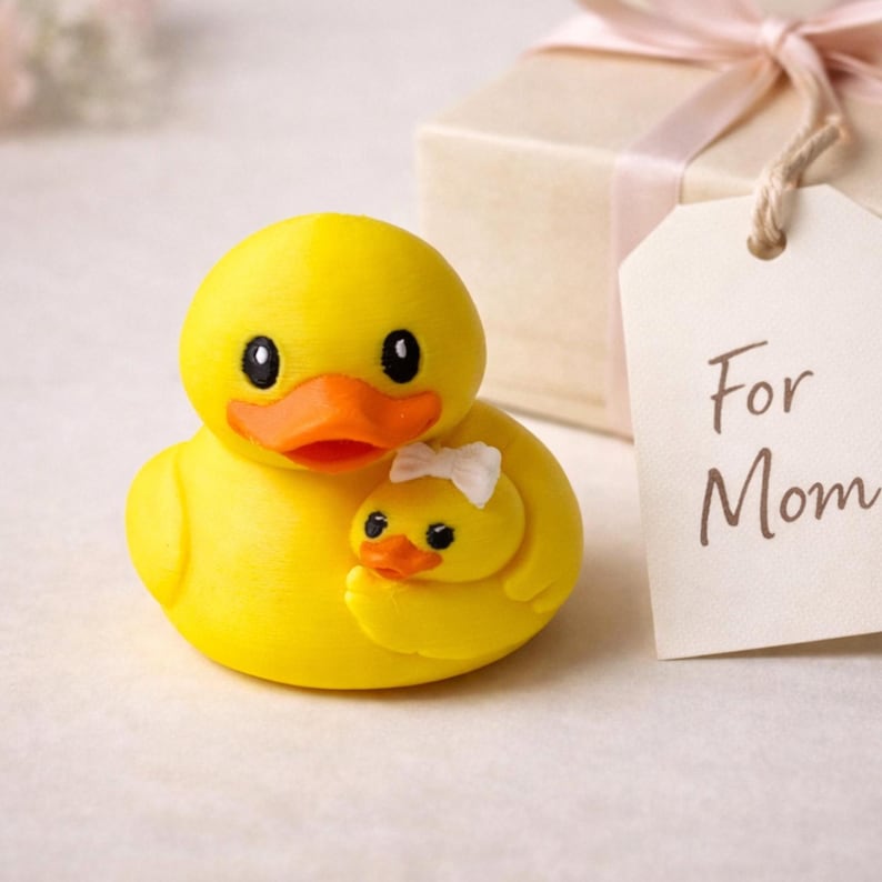 Duck Mother Baby Figurine Maternal Symbol Protective Wing Design Family Bond Representation 3D Printed Sculpture Minimalist Desk Ornament Nursery Decor Shelf Display Motherhood Celebration Mother Day Present Baby Shower Gift Nurturing Love
