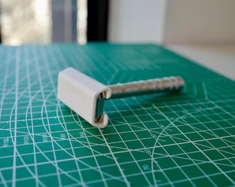 Henson AL13 Razor Guard – Locking, 3D Printed Travel Cap, One-Handed Operation
