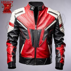 Könnte beinhalten: Eine schwarze, rote und weiße Lederjacke für Motorradfahrer mit Reißverschluss. Die Jacke hat einen Stehkragen und ein gestepptes Design an den Schultern.
