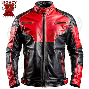 Peut inclure: Veste en cuir bicolore rouge et noir, avec col montant, poches zippées et détails matelassés aux épaules. La veste est dotée d'une fermeture éclair frontale et de sangles de taille réglables. Le logo Legacy Leather est visible.