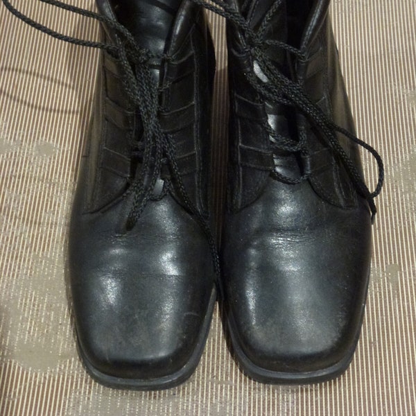 Vintage black boots size 6