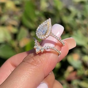 Vintage Pear Cut Moissanite Wedding Bridal Set Ring, Antique Pear Shaped Engagement Ring Set, 14k Yellow Gold Marquise Curved Matching Band