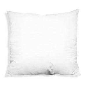 Puede incluir: Almohada blanca con una textura suave y esponjosa. La almohada es cuadrada y tiene una funda de tela blanca.