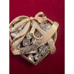 Vintage heart pin