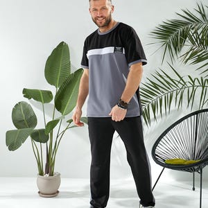 Men&#39;s Color Block Tracksuit with Short Sleeve T-Shirt and Joggers, Casual Two-Piece Set with Elastic Waist Pants for Everyday Comfort