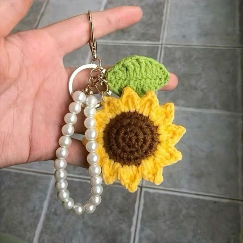 Crochet Sunflower Keychain Pattern: Easy Amigurumi Tutorial (PDF ...