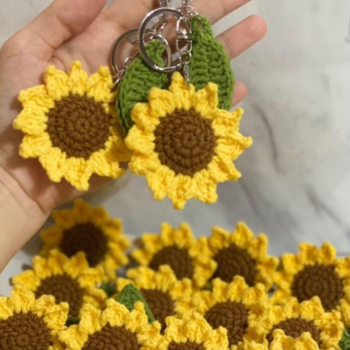 Crochet Sunflower Keychain Pattern: Easy Amigurumi Tutorial (PDF ...