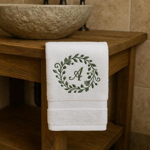 Rustic Embroidered Hand Towel – Personalized bath towel – Farmhouse Bathroom Decor – Personalized Towel – Wedding or Hostess Gift