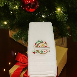 Personalized Embroidered Bath Towel: Plush Cotton Monogram