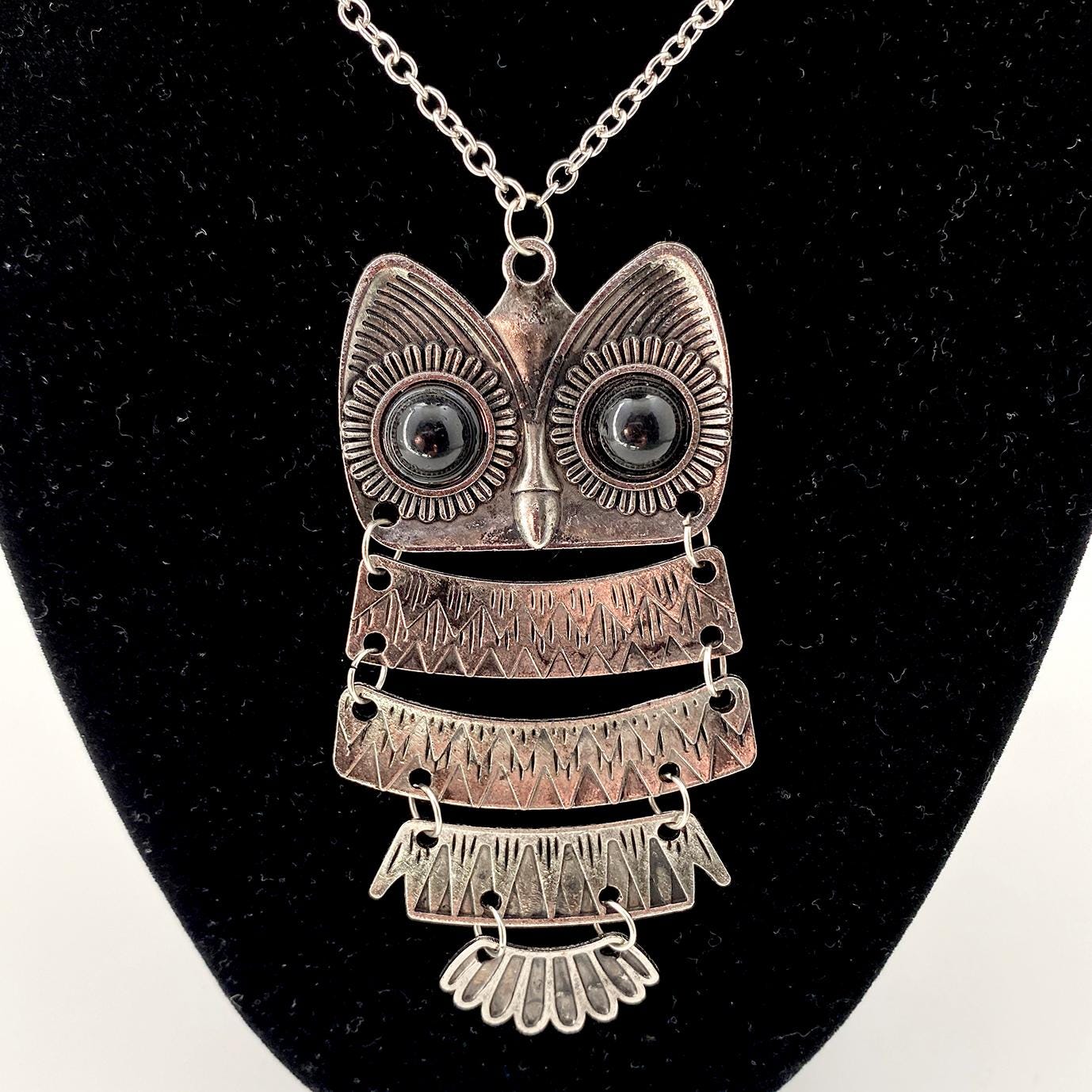 Vintage Articulated Owl Necklace - Large Silver Tone Metal with Black Acrylic Eyes on Long Chain - B