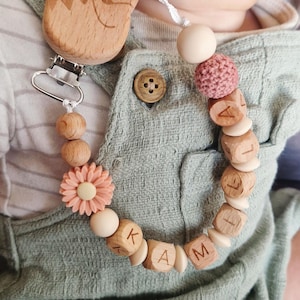Cadena para chupete de flores con nombre, personalizada, regalo para bebé 100% hecho a mano, regalos personalizados para bebés, flores, letras de madera