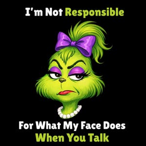 Könnte beinhalten: Digitale Illustration eines grünen Charakters mit lila Schleife, Perlenkette und dem Text "I'm Not Responsible For What My Face Does When You Talk" auf schwarzem Hintergrund.