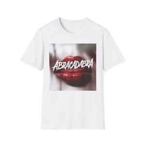 Abracadabra Mayhem Konzert T-Shirt Unisex Softstyle T-Shirt, Band Musik Merch, Rock Grafik T-Shirt, Musikbekleidung, Konzert Outfit Shirt