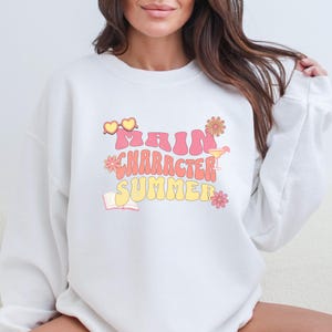 Main Character Summer Sweatshirt | Retro Bookish Crewneck for Romance Readers | 70s Aesthetic Reading Gift | Hot Girl Summer Pullover