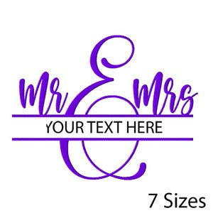 Może przedstawiać: Fioletowy wzór z napisami „Mr & Mrs” i „Your Text Here” na białym tle. Projekt zawiera symbol „&” i jest dostępny w 7 rozmiarach.
