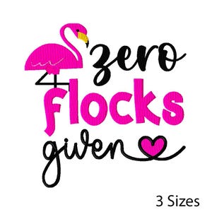 Puede incluir: Un diseño de flamenco rosa con las palabras "zero flocks given" en escritura negra y letras rosas. Un corazón rosa está al final de la frase. El texto "3 Sizes" está en la parte inferior.