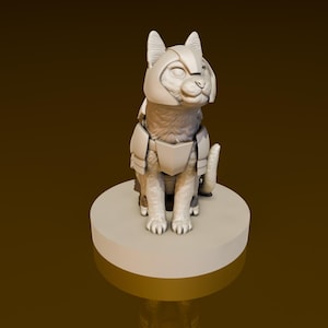 Puede incluir: Una figurita de cerámica blanca de un gato con armadura, sentado en un pedestal blanco. El gato mira hacia la derecha y tiene la boca cerrada.