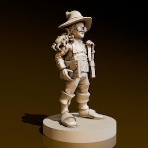 以下が含まれることがあります： 尖った帽子、眼鏡、鎧を着たノームの小さな詳細な置物。ノームは本を持っていて、肩に機械的なクモがいる。